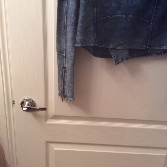 NWT DENIM LOOK MATERIAL GIRL JACKET - Picture 4 of 5